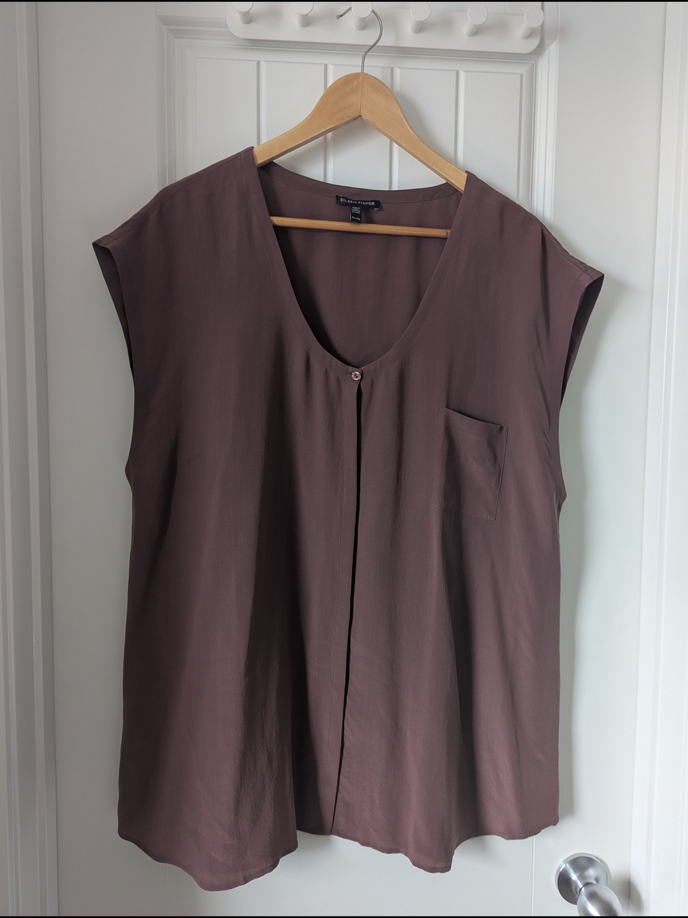 Eileen Fisher Silk Sleeveless V-Neck Button Front Blouse in Mauve XL